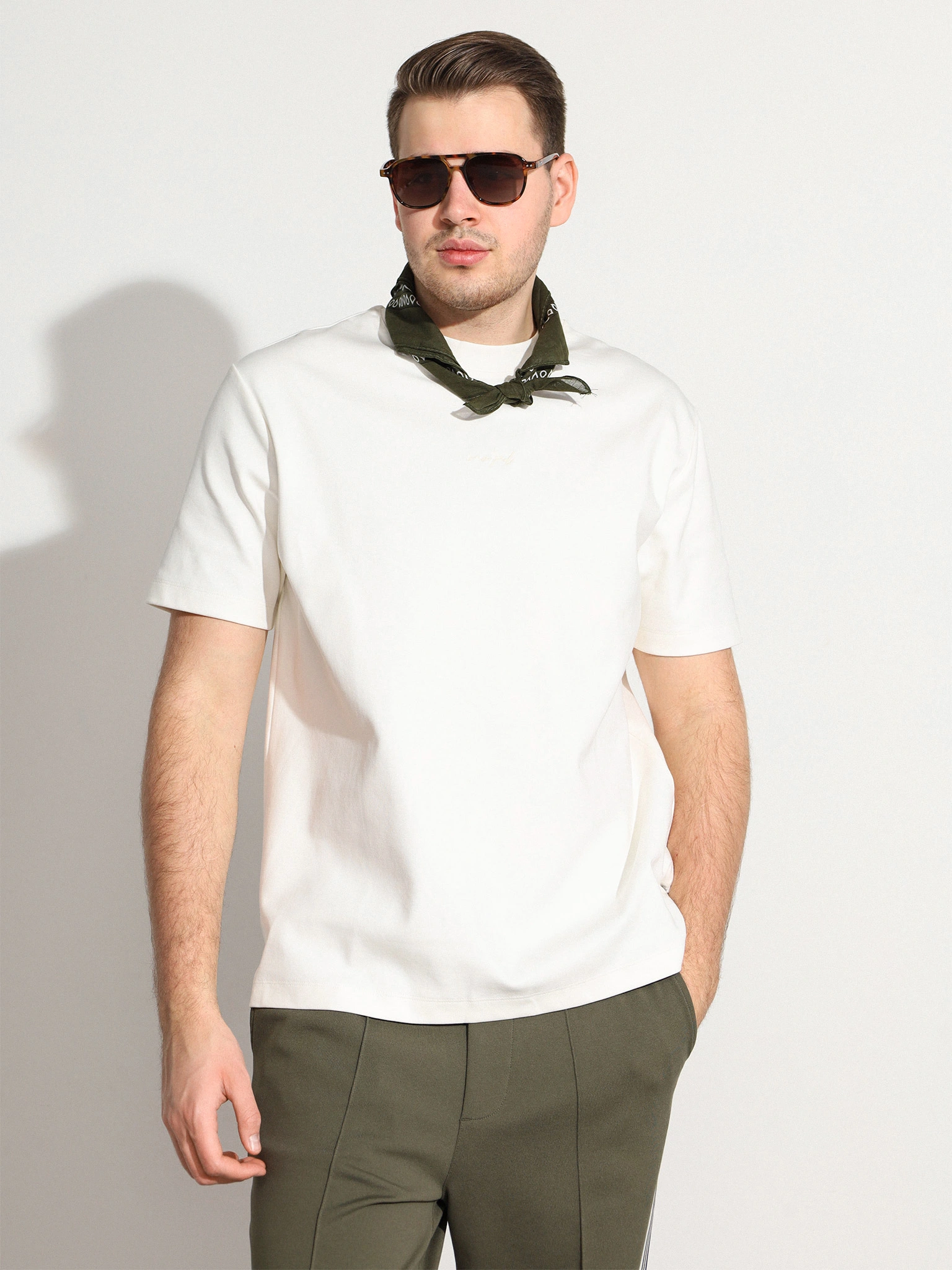 Футболка белого цвета из смесового хлопка